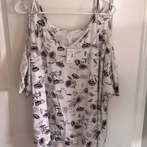 Maurcies NWT cold shoulder shirt